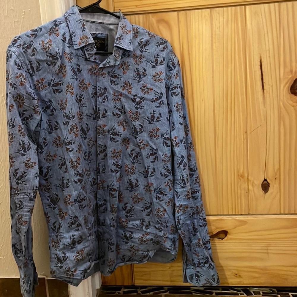Giorginni size medium shirt with floral design.